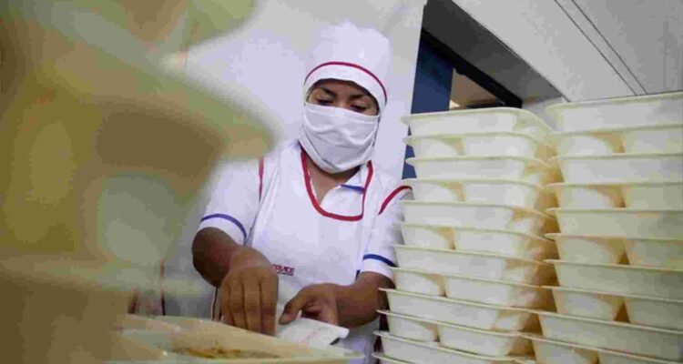 Supuesto recorte en alimentación desata polémica: Exdir. Junaeb señala que tuvo que haber un "error"