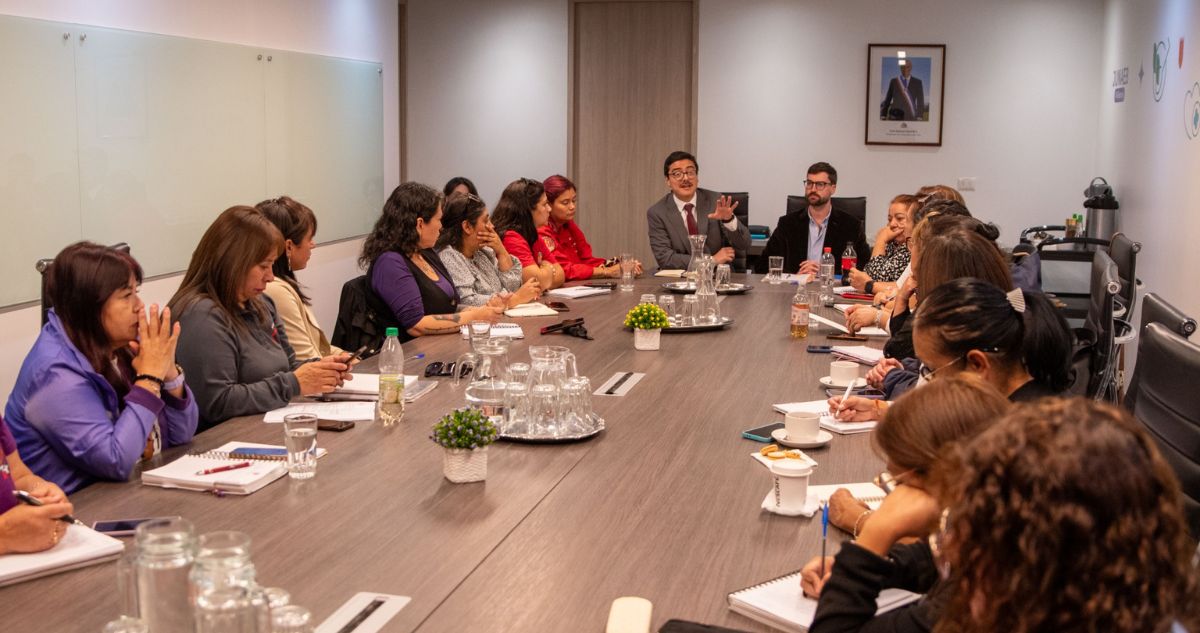 Junaeb ratifica continuidad de Programa de Alimentación tras reunión con manipuladoras de alimentos