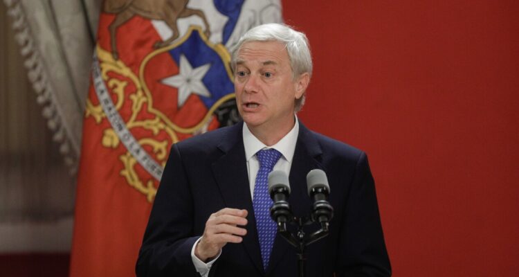 Criteria: Kast sufre tercera caída en su aprobación y llega al 36% arrastrado por “bencCriteria: Kast sufre tercera caída en su aprobación y llega al 36% arrastrado por “bencinazo”inazo”