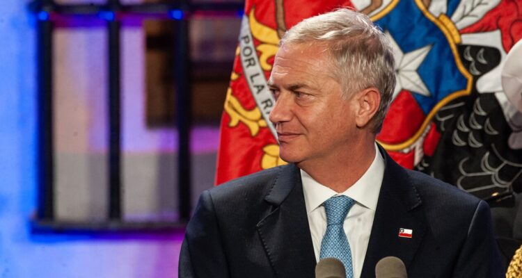 Panel Ciudadano UDD: 39% aprueba gestión de Kast, sin cambios tras Cadena Presidencial