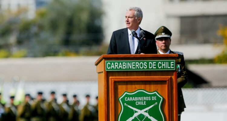 Kast anuncia fortalecimiento a Carabineros: honrar a fallecidos y beneficios para el bolsillo policial