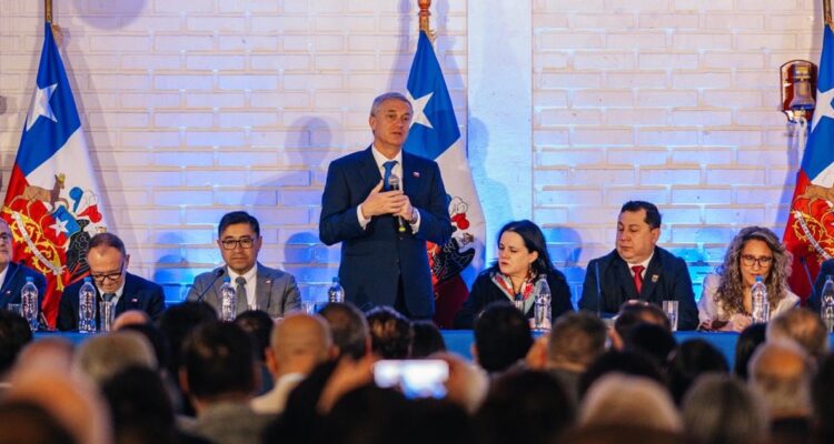 Kast por desinformación en internet: “Las fake news nos afectan a todos”