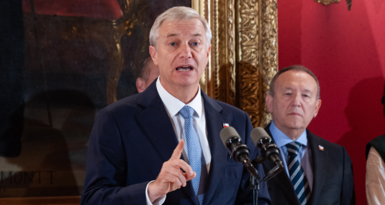 Kast descarta que Plan de Reconstrucción sea ideológico y critica reforma tributaria de Bachelet