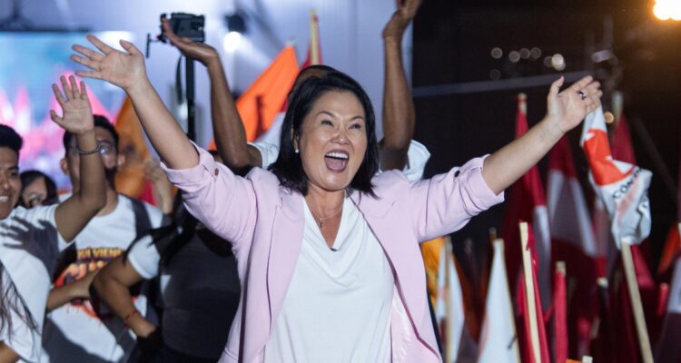 A horas de las elecciones: Fujimori promete expulsión de migrantes y acercar Perú al EEUU de Trump