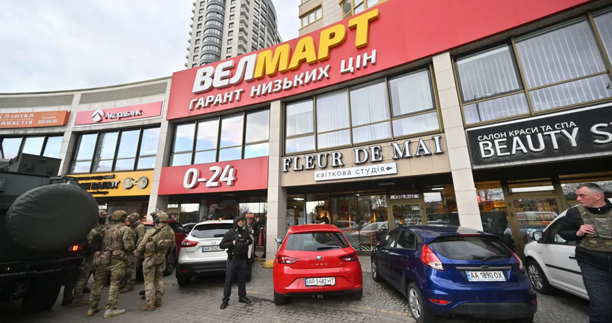Hombre asesina a seis personas y hiere a 15 en capital ucraniana: lo investigan como ataque terrorista