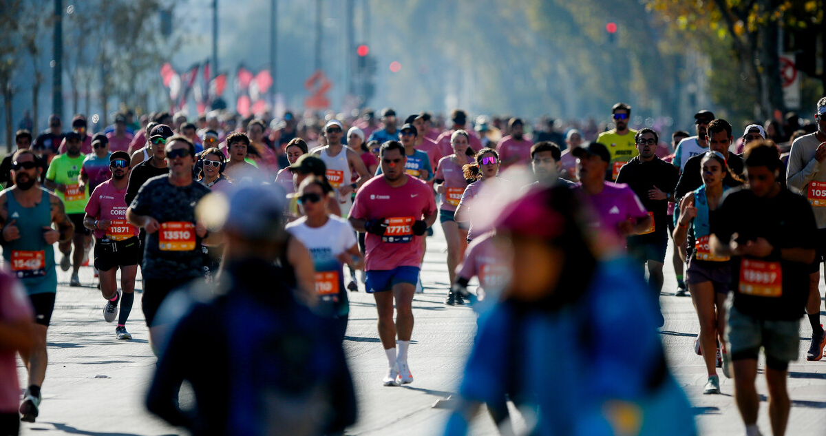 La épica historia de la corredora de Bajos de Mena que llegó última en los 42K del Maratón de Stgo