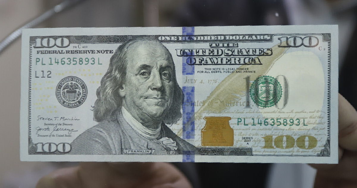 La falta de claridad sobre el rumbo de la guerra en Irán lleva al dólar a subir de los $920