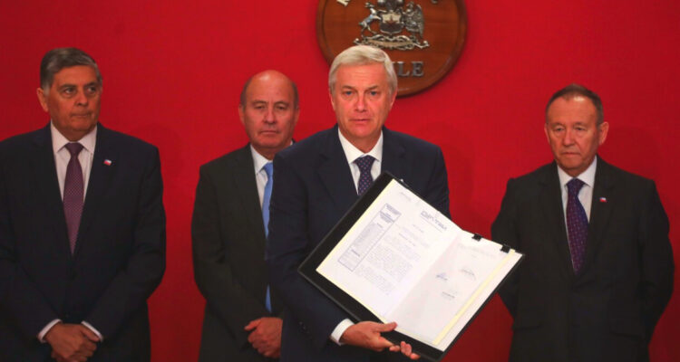 La Moneda estaría evaluando flexibilizar recorte del 3% ante dificultades en ministerios clave