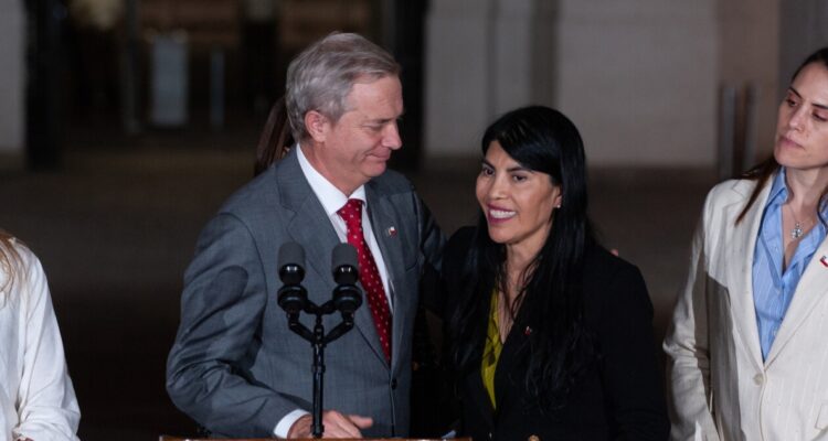 La estrategia de La Moneda para acelerar su agenda política tras agresión contra ministra Lincolao