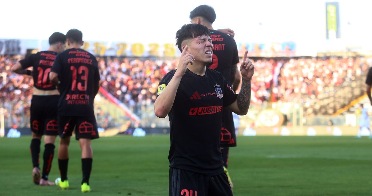 Leandro Hernández celebra gol en Colo Colo
