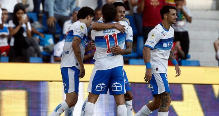 Universidad Católica aplastó a Palestino por la Liga de Primera.