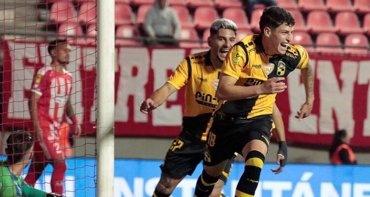 Coquimbo le ganó a La Calera por la Liga de Primera.