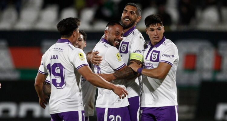 Deportes Concepción sorprendió a Palestino por la Liga de Primera.