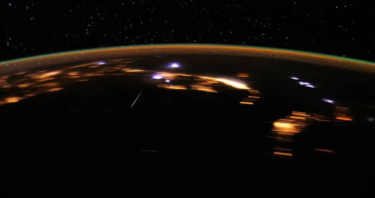Foto de un fragmento de la lluvia de Líridas desde el espacio