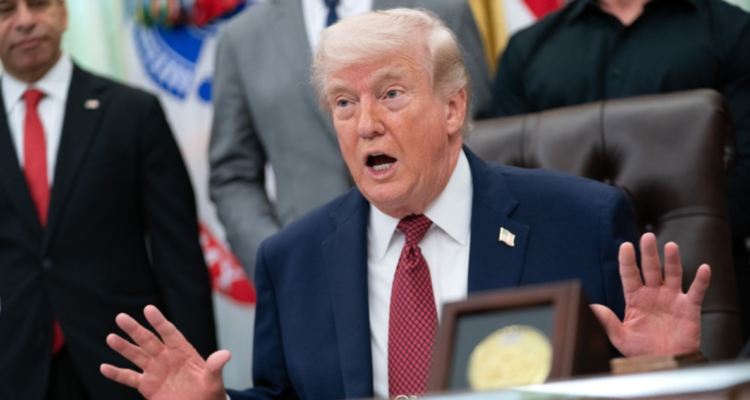 Luego de que Irán reanudara "control estricto" sobre Ormuz: Trump afirma que "no pueden chantajearnos"