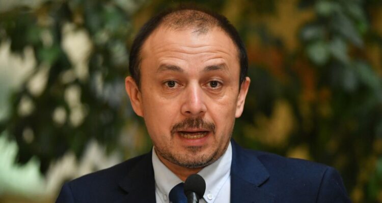 Cuello acusa al gobierno de “pelear solo” tras agresión a ministra y destaca el rechazo transversal