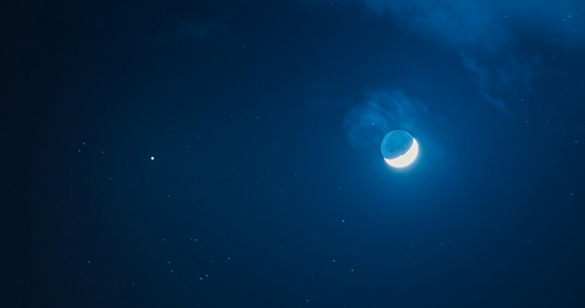 Imagen referencial de una conjunción entre la Luna y Júpiter