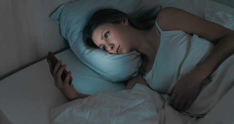 ¿Luz azul afecta el sueño?