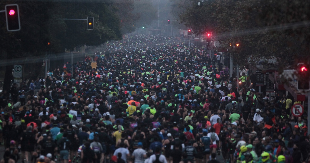 Revisa AQUÍ cortes, desvíos y servicios RED afectados por la Maratón de Santiago