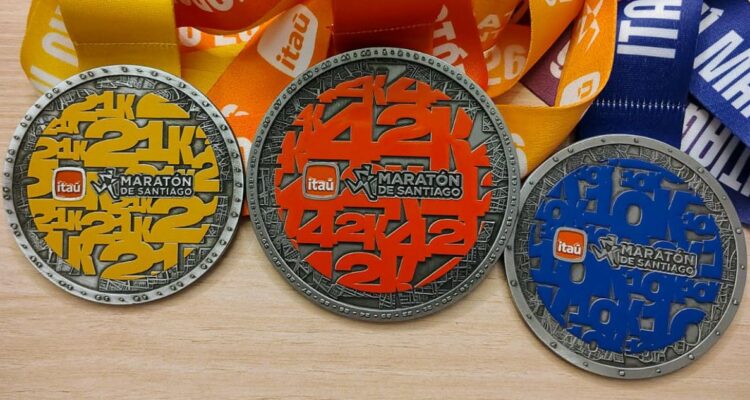 Inspiradas en ocho comunas: Maratón de Santiago presenta las medallas para la versión 2026 del evento