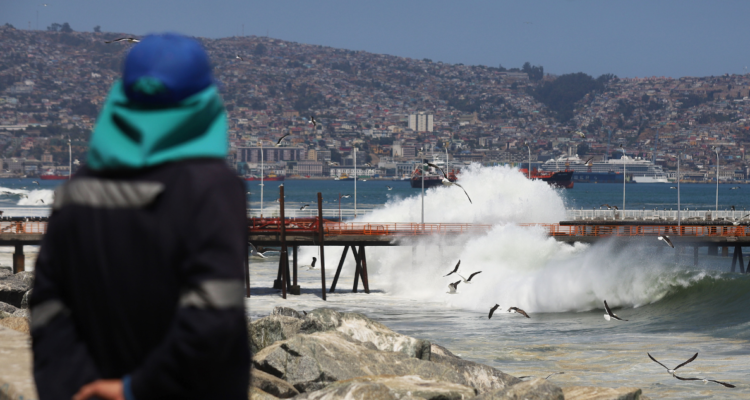 Emiten aviso de marejadas para casi toda la costa chilena: pon atención a fechas y recomendaciones