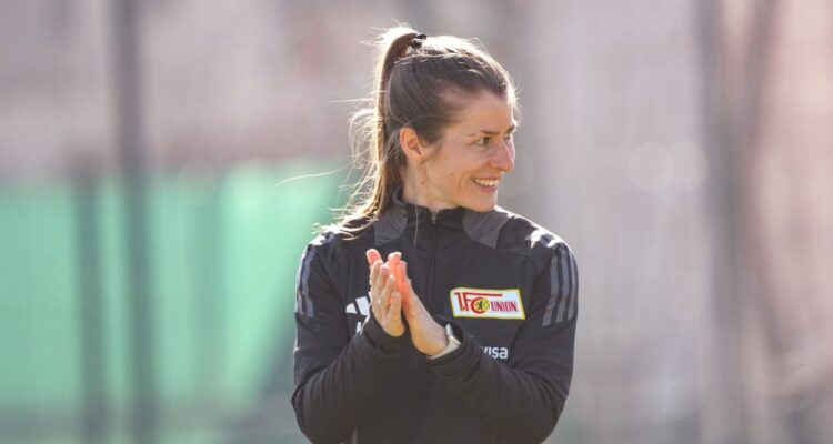 Marie-Louise Eta es la primera mujer DT en cinco grandes ligas de Europa.