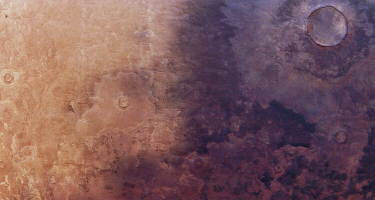 Foto de la mancha oscura que se expande por Marte