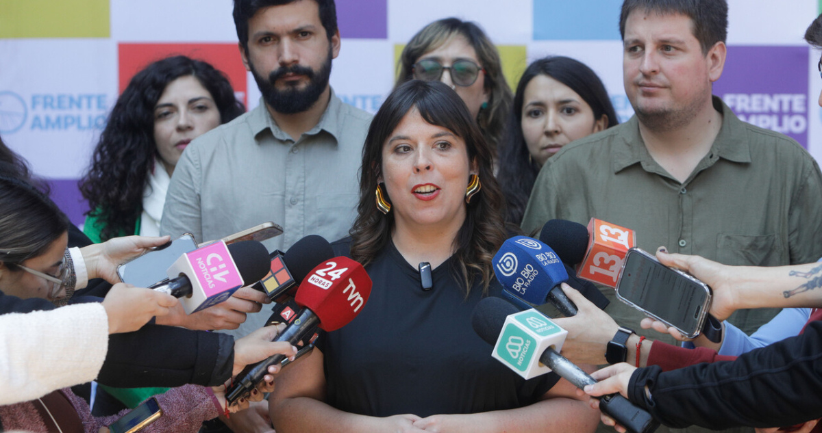 Martínez (FA) acusa al gobierno de Kast de dar “cifras falsas” y critica medidas “parche”