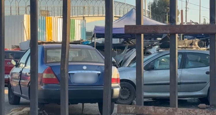 Más de 100 automóviles son encontrados en taller mecánico clandestino en Cerrillos: hay 10 detenidos