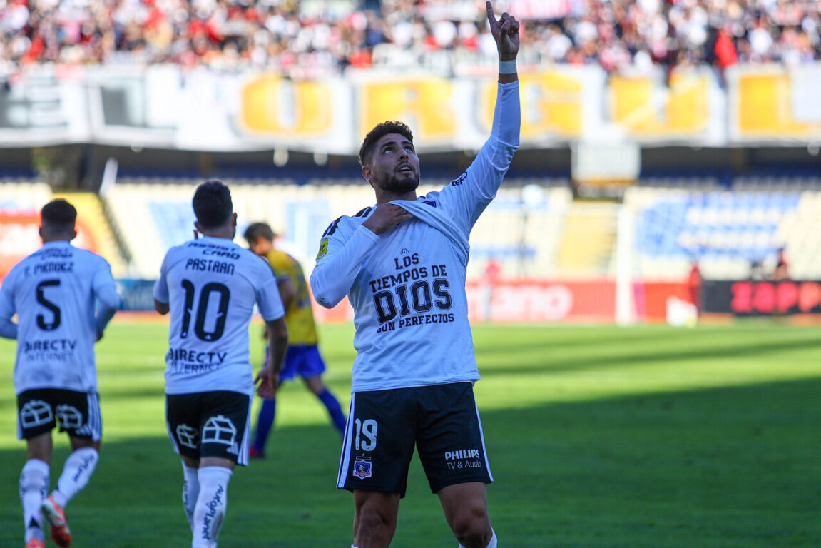 El festejo de Maximiliano Romero en triunfo de Colo Colo. 