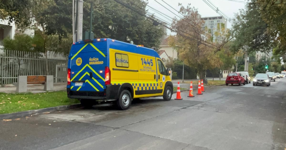 Investigan instalación de bomba simulada en el exterior de la casa de Fernando Villegas en Ñuñoa
