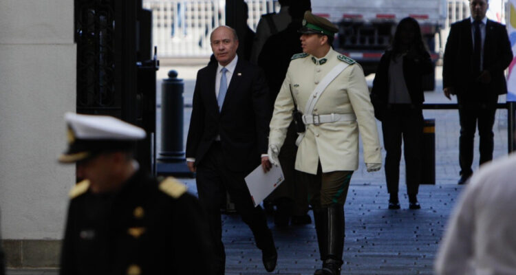 Gobierno posterga megarreforma en medio de negociaciones y cambio de foco ordenado desde La Moneda