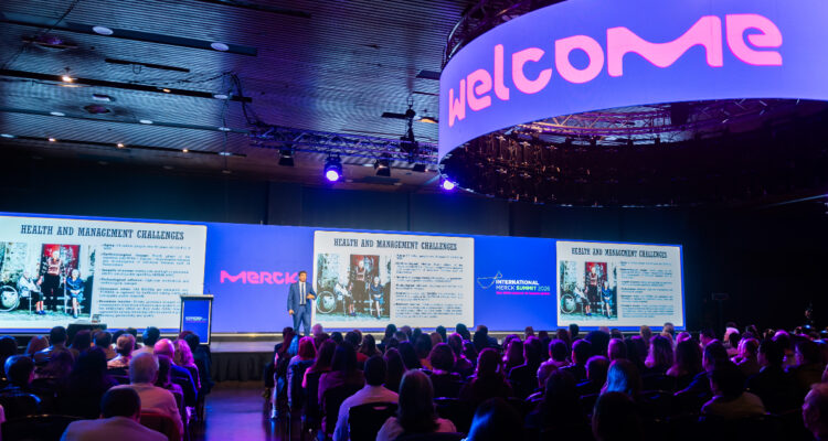 IA, fertilidad y enfermedades: los temas en salud que marcaron encuentro científico de Merck en Chile