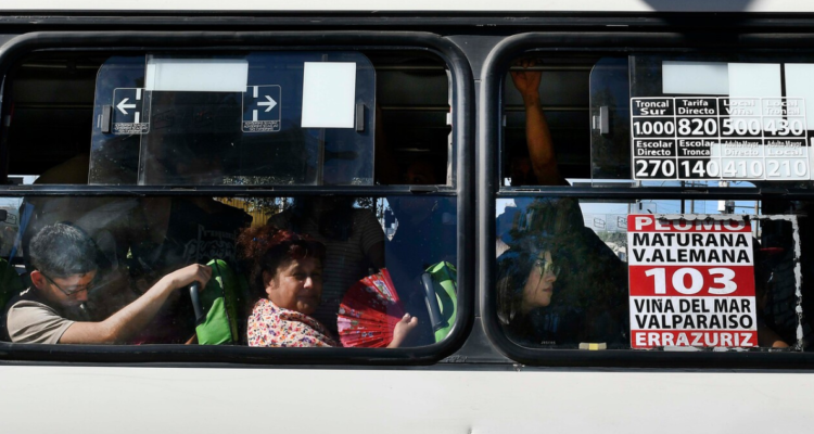 Micreros de Valparaíso amenazan con paro indefinido por deuda de $20 mil millones en subsidios impagos