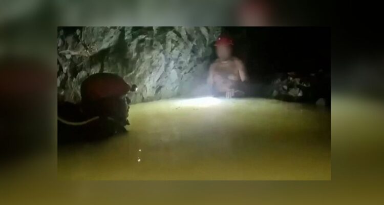 VIDEO: el momento exacto en que encuentran a minero mexicano perdido por 14 días en túnel inundado