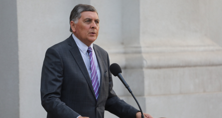 Ministro Alvarado confirmó que el Gobierno busca restablecer relaciones consulares con Venezuela