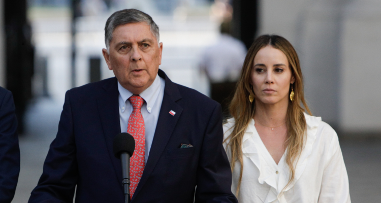 Ministro Alvarado contiene flancos del Gobierno: niega división interna y descarta cambios de gabinete