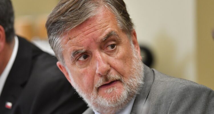 Ministro de Culturas por recorte del 3%