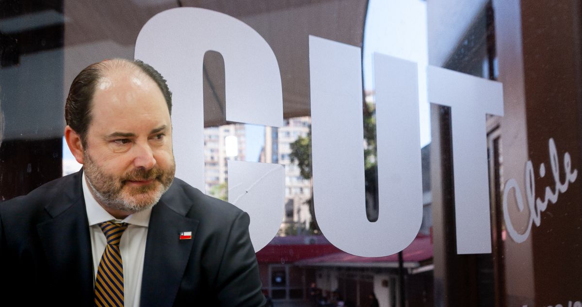 Ministro del Trabajo se reunirá con la CUT en medio de polémica por aumento “acotado” de sueldo mínimo