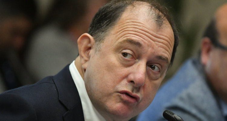 Ministro Poduje pedirá a FFAA devolver terrenos fiscales para viviendas: recibió respaldo transversal