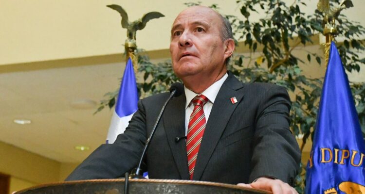 Quiroz asegura que usaron palabra descontinuar de forma precisa en contexto de comunicaciones internas