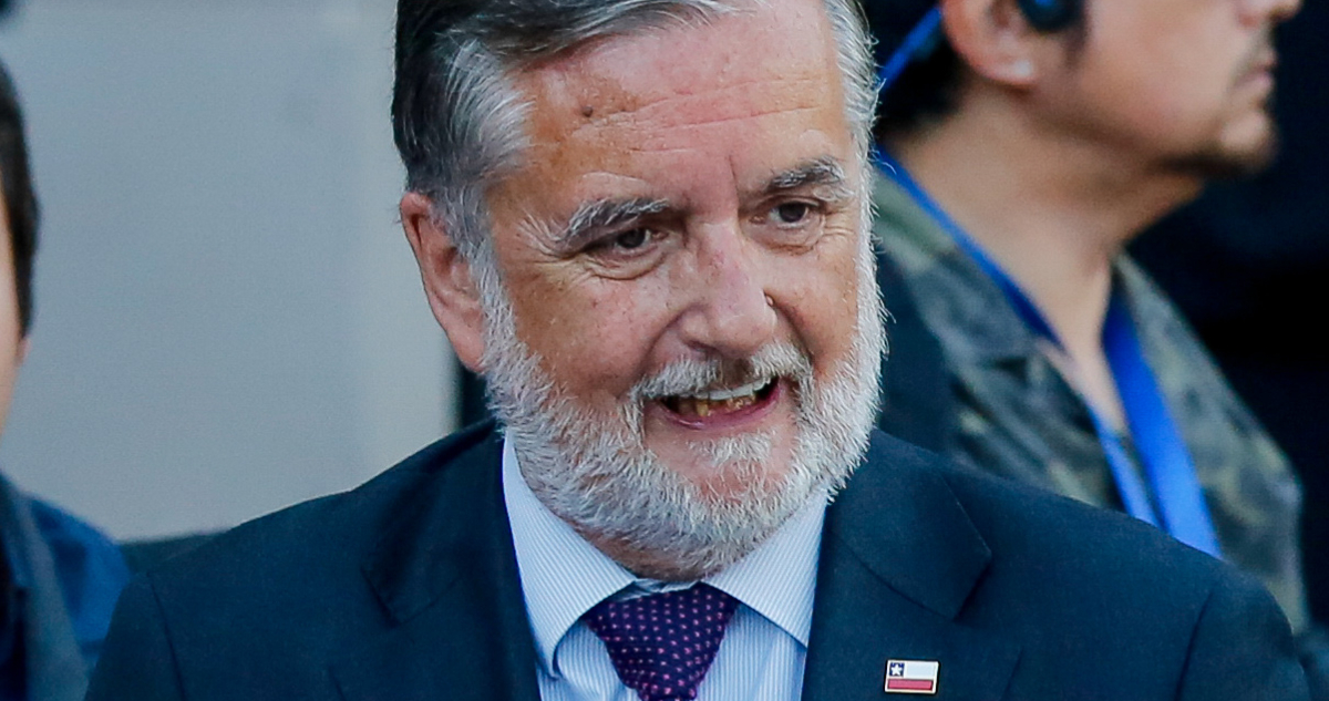 Ministro Undurraga anuncia regreso del Pase Cultural y más recortes al presupuesto del sector