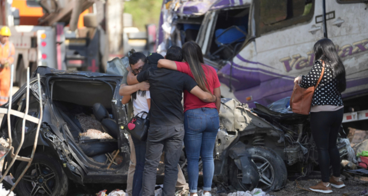 Muertos por atentado explosivo en Colombia llegan a 19