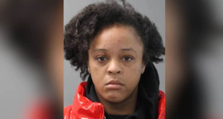 Mujer lanzó dinamita a su novio