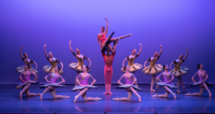 Municipal de Santiago celebrará el Día de la Danza con intervención gratuita en frontis del teatro