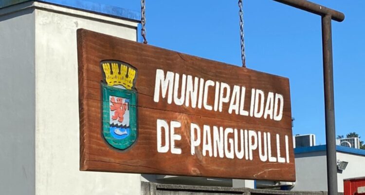 FUNCIONARIOS DESVINCULADOS EN MUNICIPIO DE PANGUIPULLI POR MAL USO DE LICENCIAS