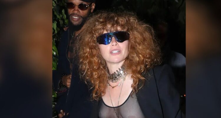 Expulsan de avión a actriz de “Muñeca rusa” tras hacer gestos obscenos en alfombra roja de “Euphoria”