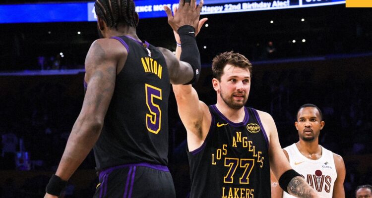 NBA: los Pistons se redimen, Doncic supera los 15 mil puntos y debuta el menor de los Antetokounmpo