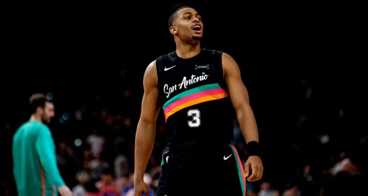 Keldon Johnson ganó premio a mejor sexto hombre en la NBA.