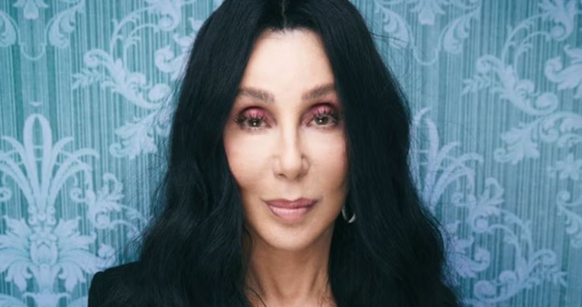 Cher se entera por teléfono que es abuela de una adolescente de 15 años